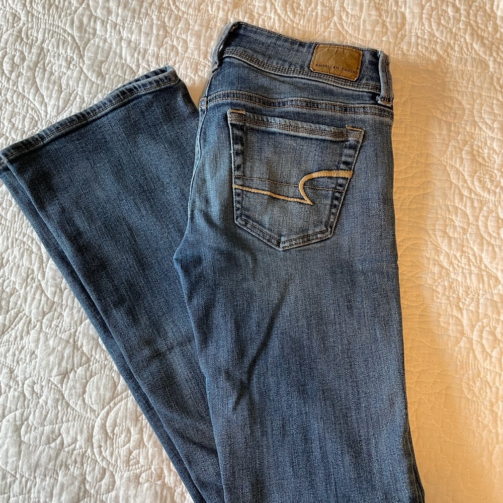 Women’s American Eagle Super Stretch Kick Boot denim. Light wash. Size 0 Long